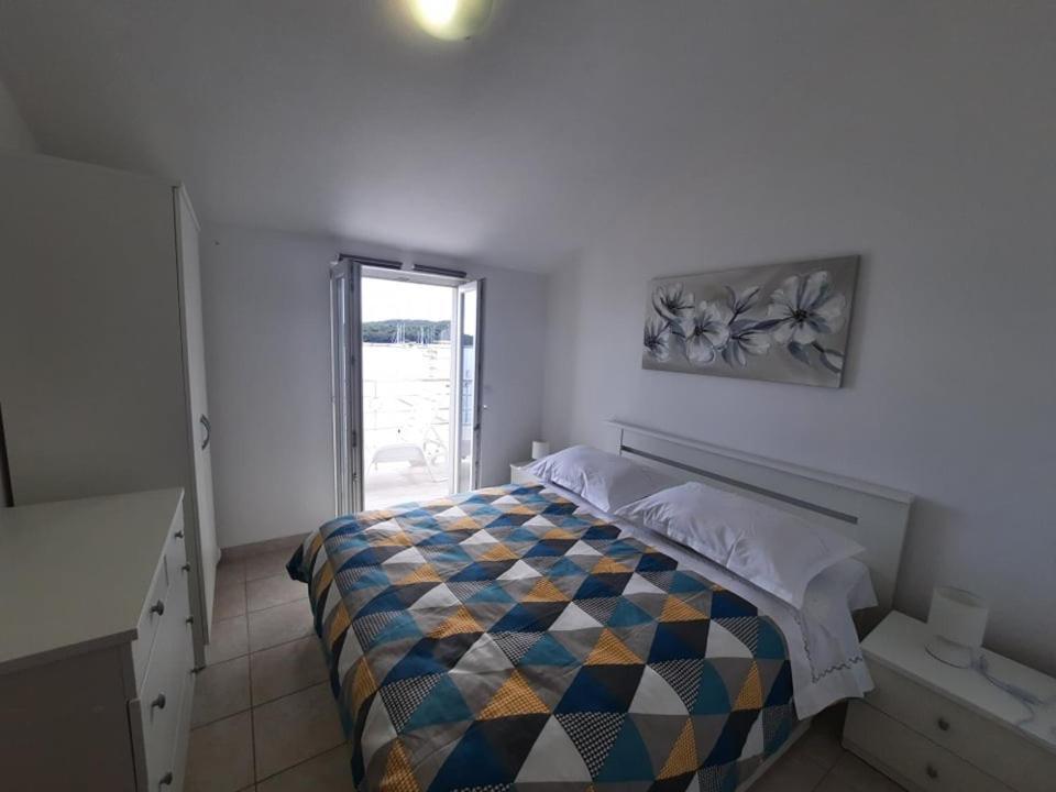 Ojdana Zivkovic Apartman Rogoznica  Kültér fotó