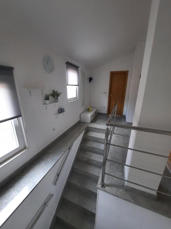 Ojdana Zivkovic Apartman Rogoznica  Kültér fotó
