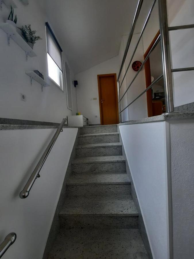 Ojdana Zivkovic Apartman Rogoznica  Kültér fotó